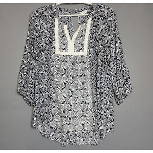 Crown & Ivy Boho Tunic Top Womens L Blue White Ivory Shells Crochet Trim V-Neck